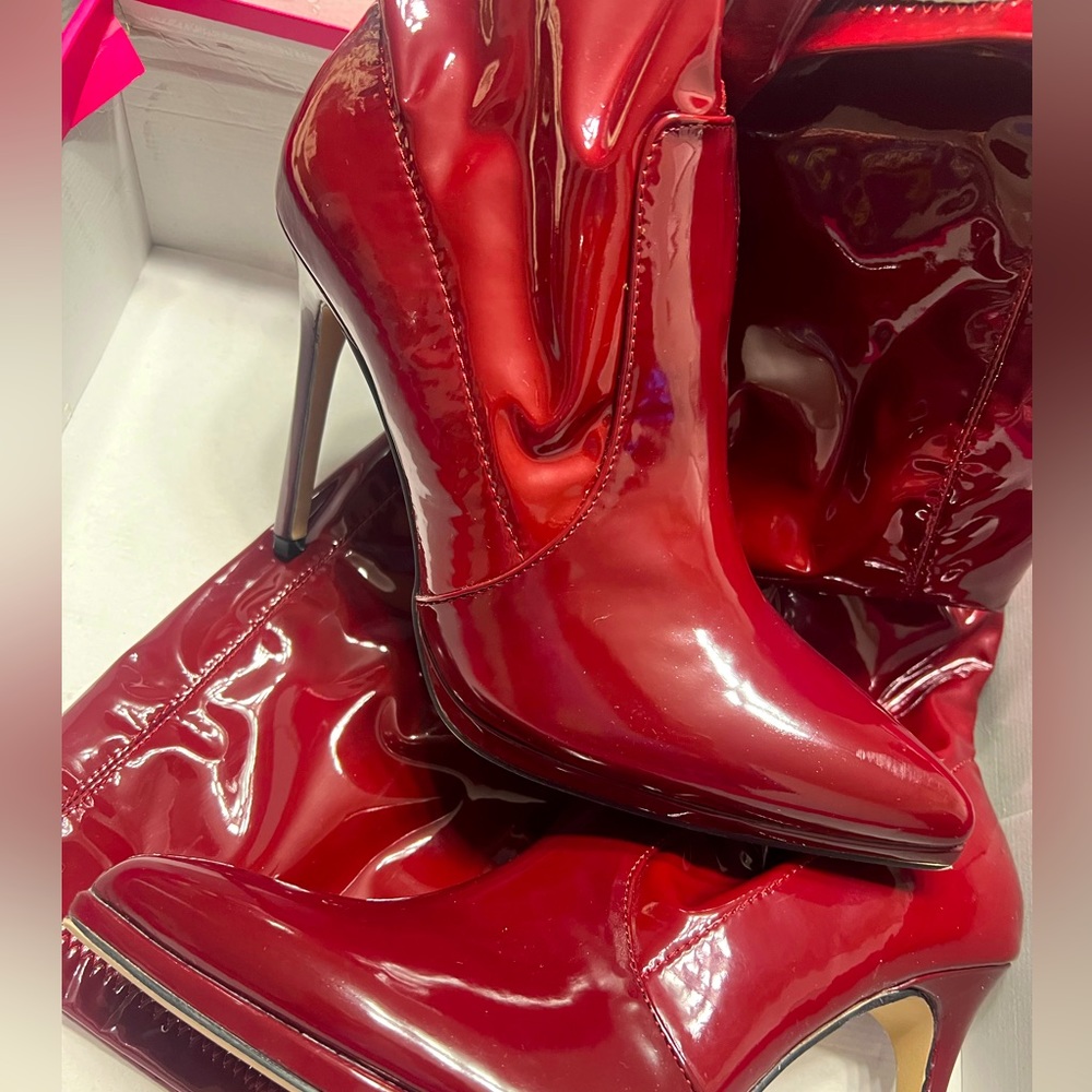 Shoe dazzle maroon thigh high boots Size 8.5